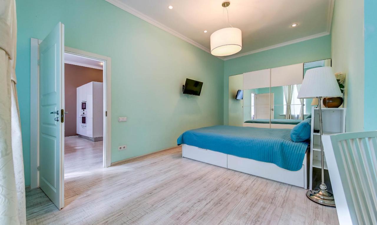 Apartamenty Vozle Ermitaja St. Petersburg Dış mekan fotoğraf